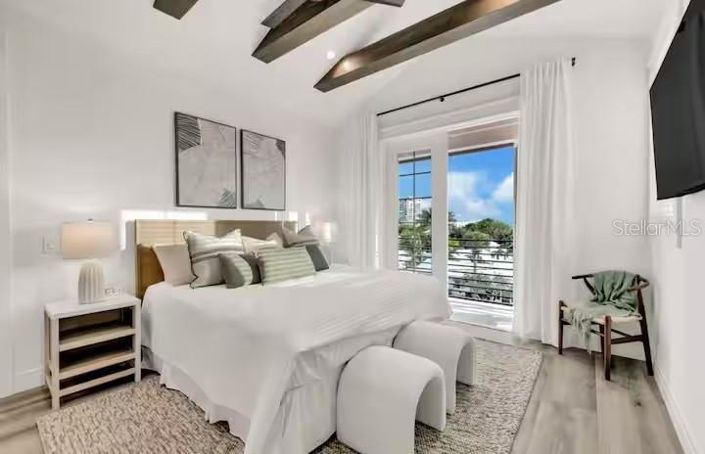 Image No.24-6 Bed Property for sale