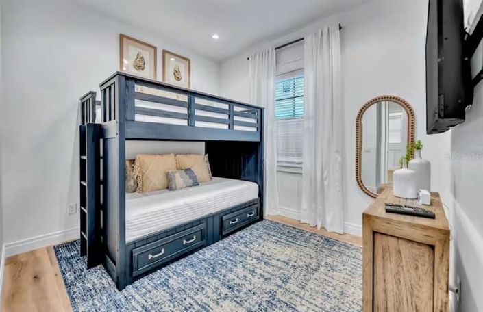 Image No.27-6 Bed Property for sale