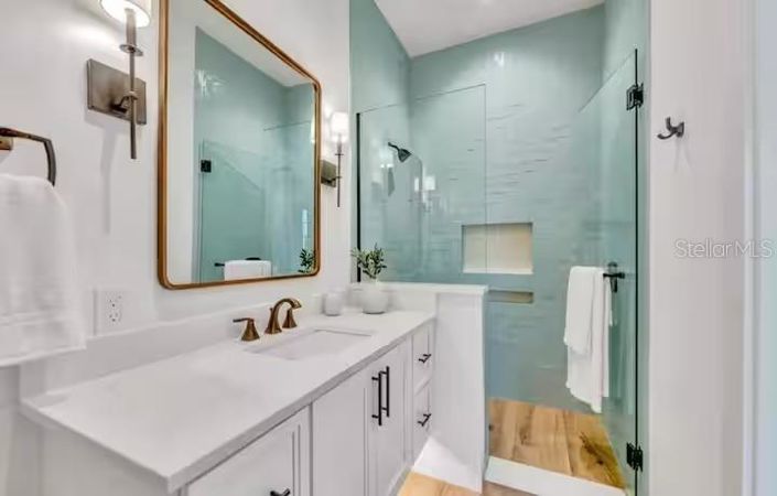 Image No.31-6 Bed Property for sale