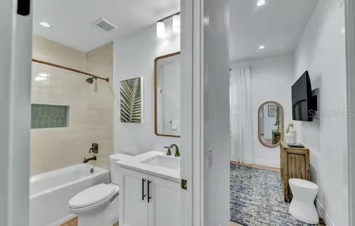 Image No.32-6 Bed Property for sale