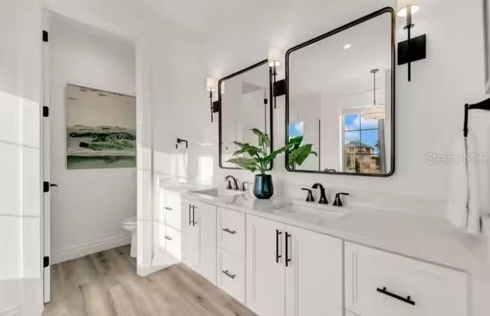 Image No.35-6 Bed Property for sale