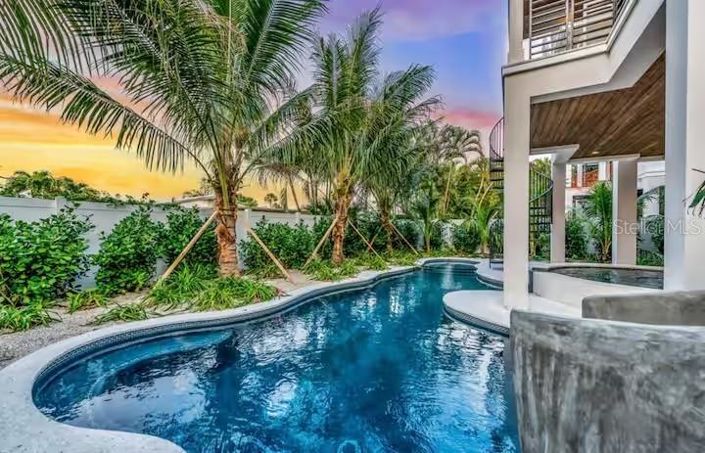 Image No.42-6 Bed Property for sale