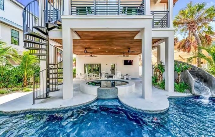 Image No.43-6 Bed Property for sale