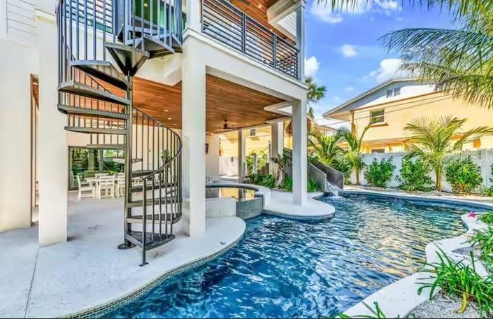 Image No.44-6 Bed Property for sale