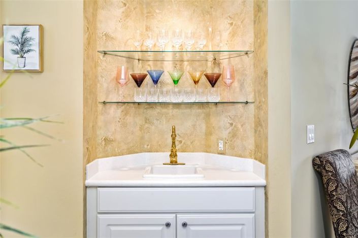 Image No.21-2 Bed Property for sale