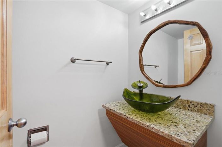 Image No.25-5 Bed Property for sale