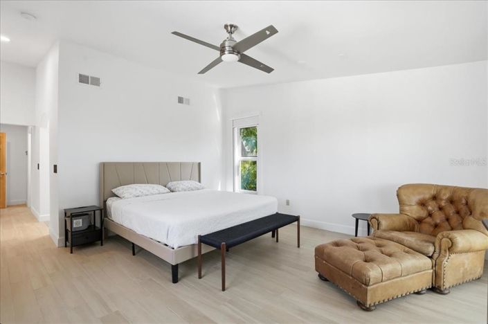 Image No.34-5 Bed Property for sale
