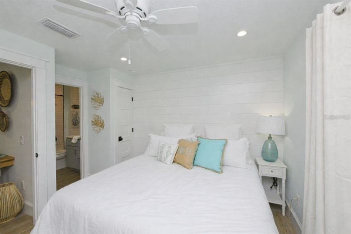 Image No.14-9 Bed Property for sale