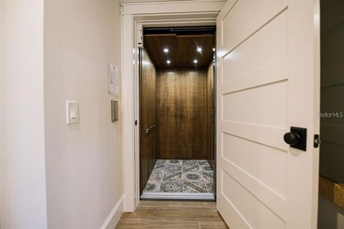 Image No.18-9 Bed Property for sale