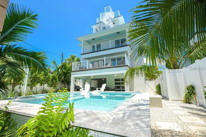 Image No.2-9 Bed Property for sale