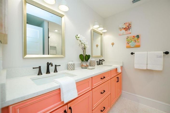 Image No.23-9 Bed Property for sale