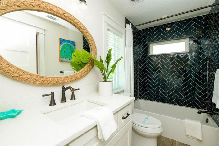 Image No.25-9 Bed Property for sale