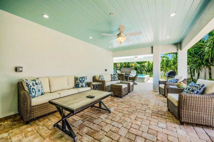 Image No.36-9 Bed Property for sale