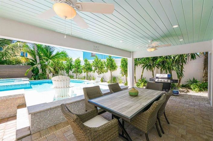 Image No.37-9 Bed Property for sale