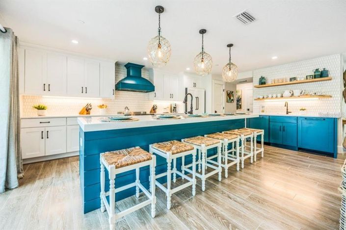 Image No.5-9 Bed Property for sale