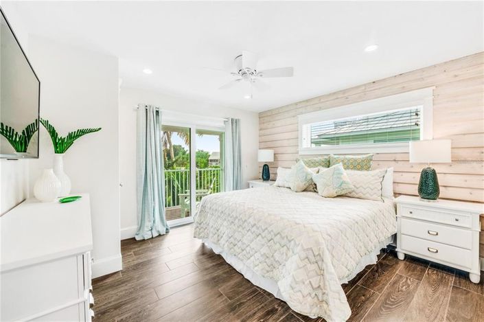 Image No.18-8 Bed Property for sale