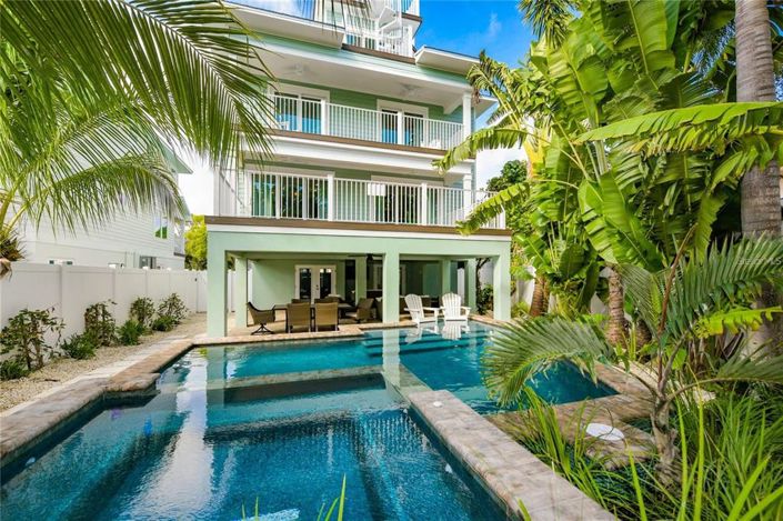 Image No.2-8 Bed Property for sale