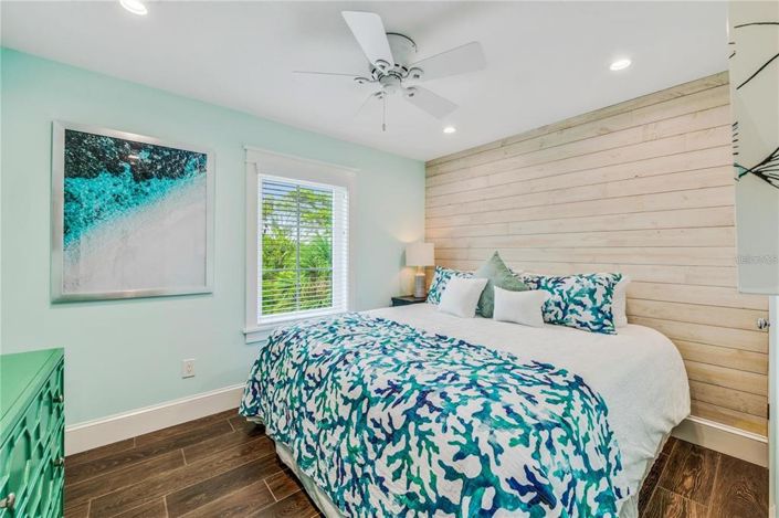 Image No.27-8 Bed Property for sale