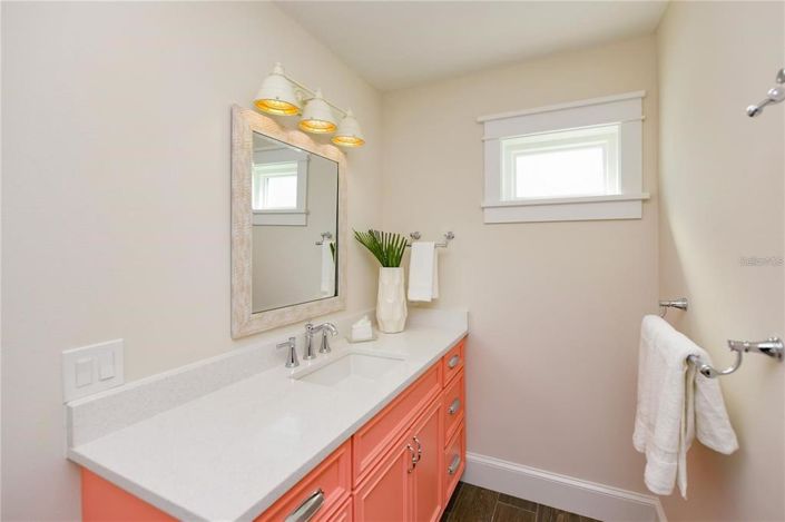 Image No.32-8 Bed Property for sale