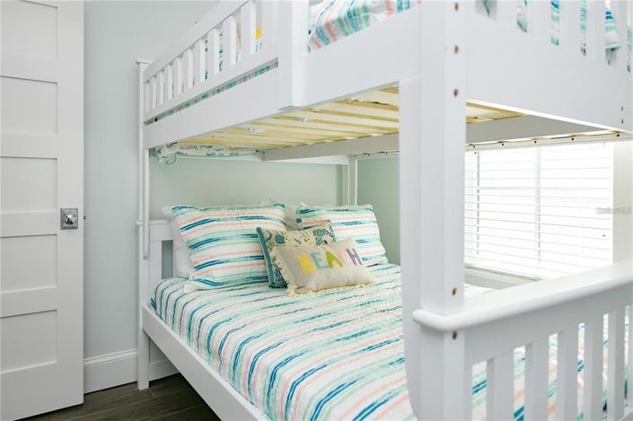 Image No.35-8 Bed Property for sale