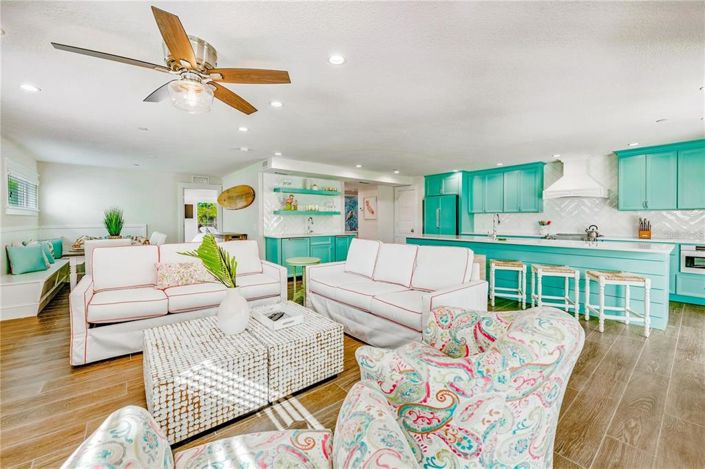 Image No.4-8 Bed Property for sale