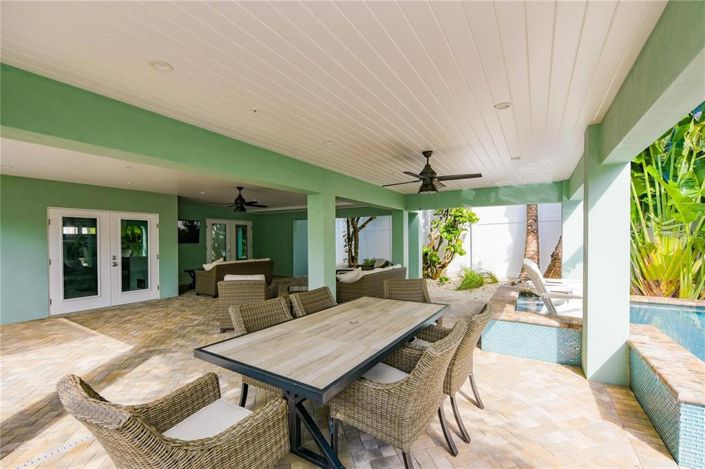 Image No.44-8 Bed Property for sale