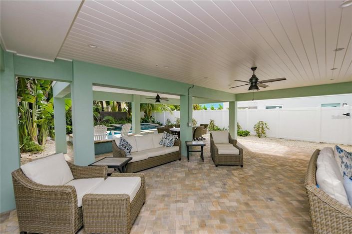 Image No.45-8 Bed Property for sale