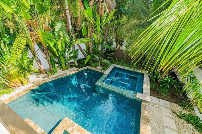 Image No.56-8 Bed Property for sale