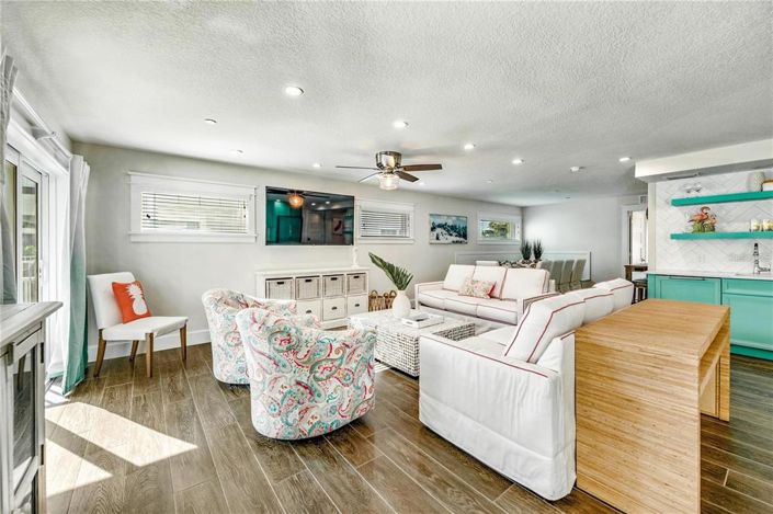 Image No.6-8 Bed Property for sale