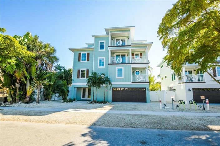 Image No.60-8 Bed Property for sale