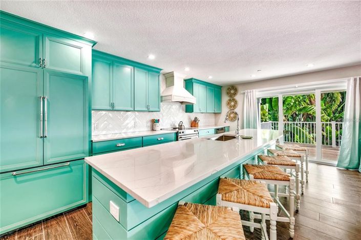 Image No.9-8 Bed Property for sale