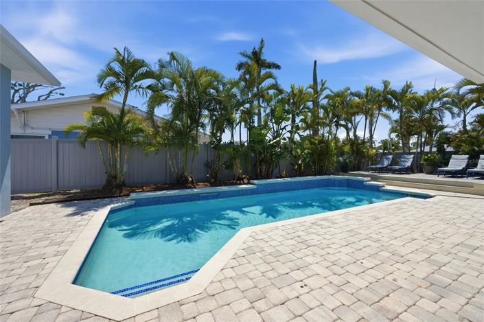 Image No.12-4 Bed Property for sale