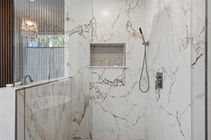 Image No.17-4 Bed Property for sale