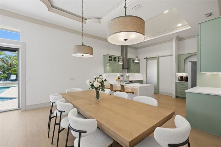 Image No.4-4 Bed Property for sale