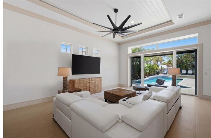 Image No.8-4 Bed Property for sale