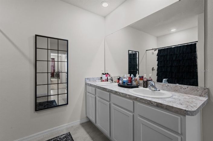 Image No.19-3 Bed Property for sale