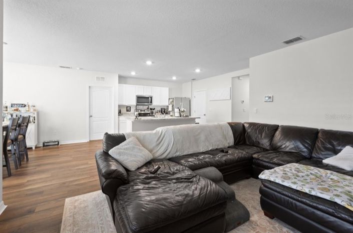 Image No.8-3 Bed Property for sale