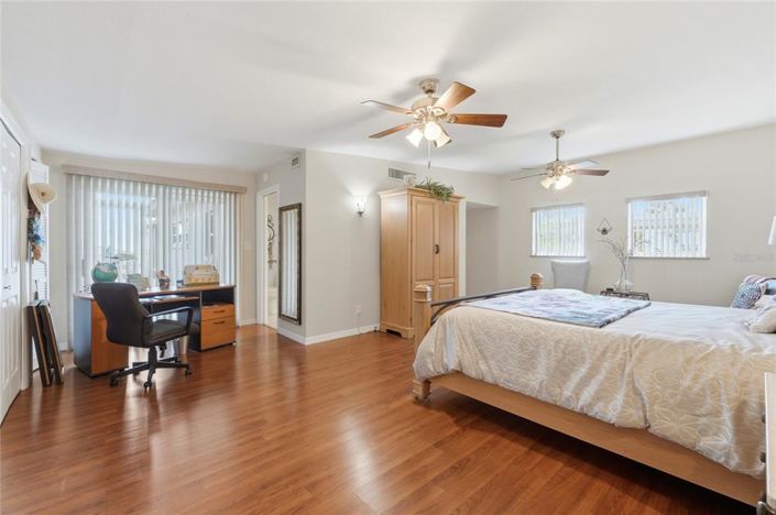 Image No.28-2 Bed Property for sale