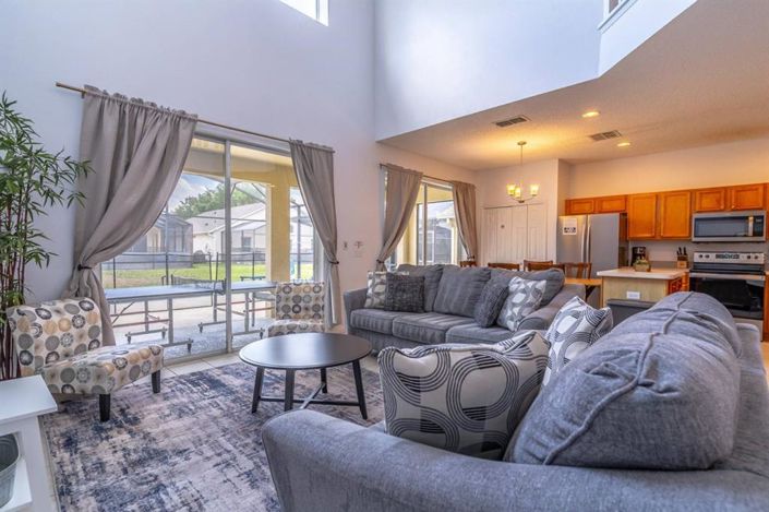 Image No.10-7 Bed Property for sale