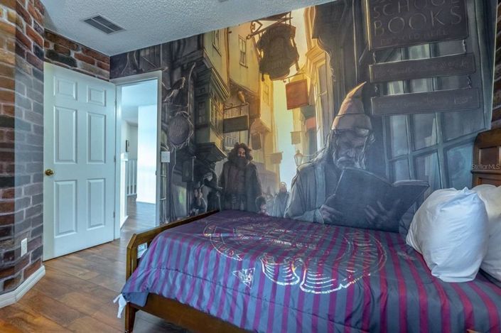 Image No.25-7 Bed Property for sale