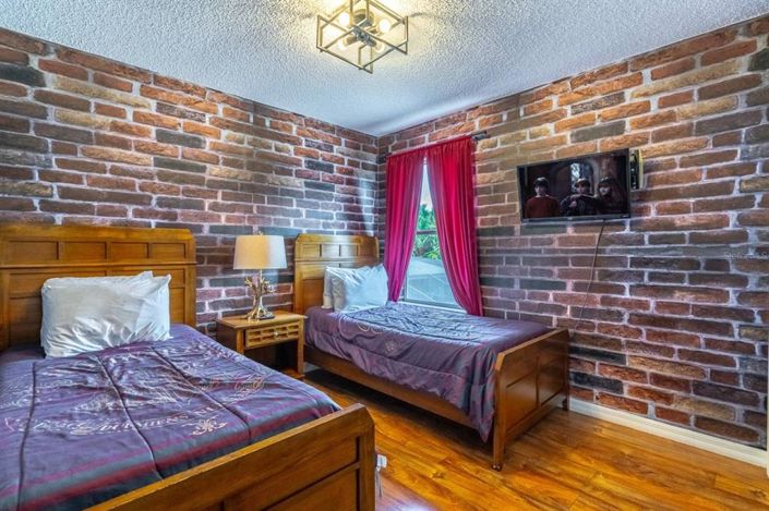 Image No.26-7 Bed Property for sale