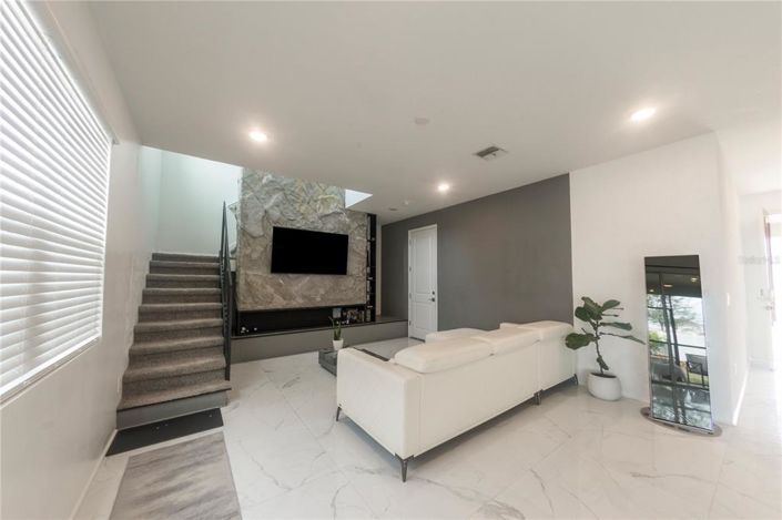 Image No.13-3 Bed Property for sale