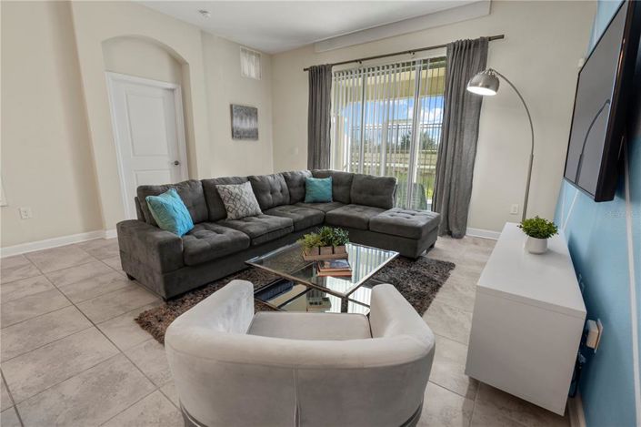 Image No.10-2 Bed Property for sale