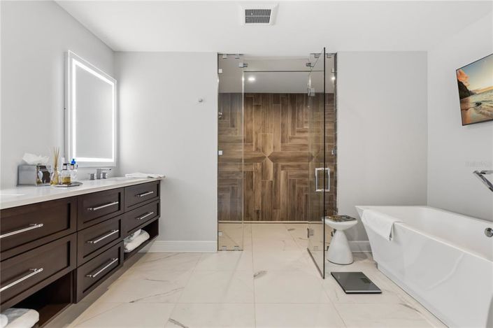 Image No.20-4 Bed Property for sale