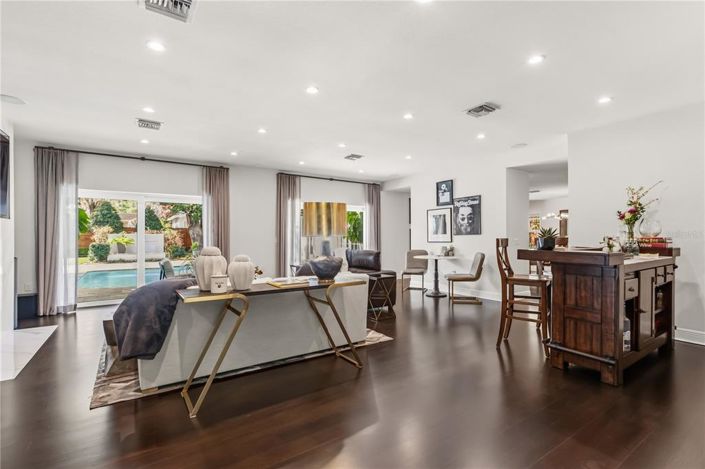 Image No.6-4 Bed Property for sale