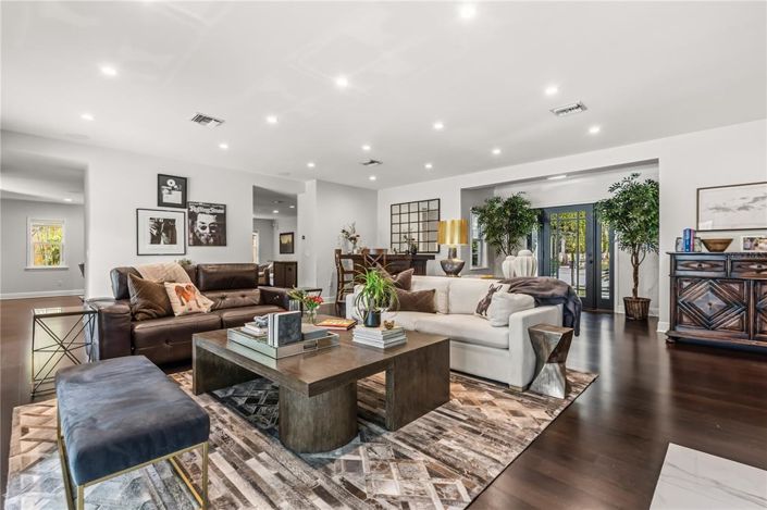 Image No.9-4 Bed Property for sale