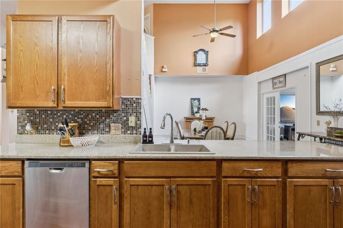 Image No.12-6 Bed Property for sale