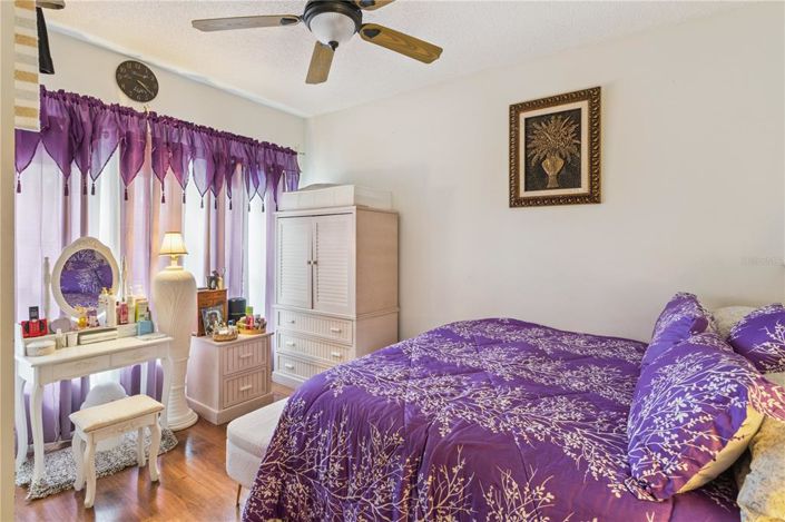 Image No.22-6 Bed Property for sale