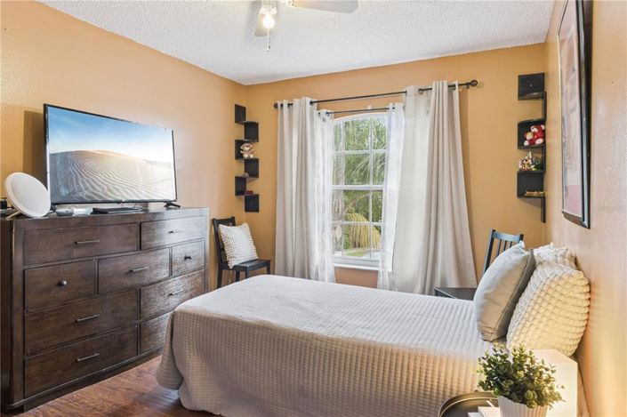 Image No.24-6 Bed Property for sale