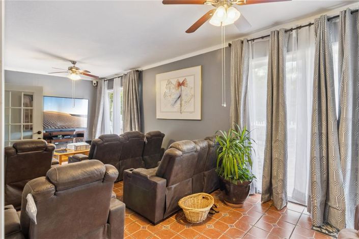 Image No.32-6 Bed Property for sale